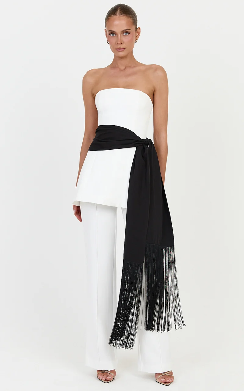 Romy Scarf - Scarf With Fringing in Black