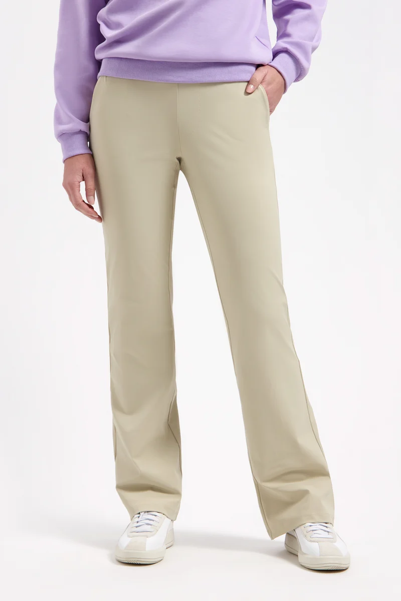 Travel Broek Poppy Sand L14-475-3106