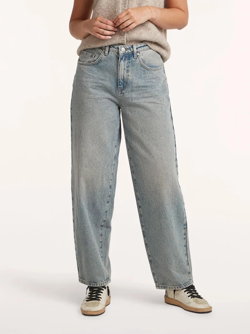 Lichtblauwe barrel jeans aria
