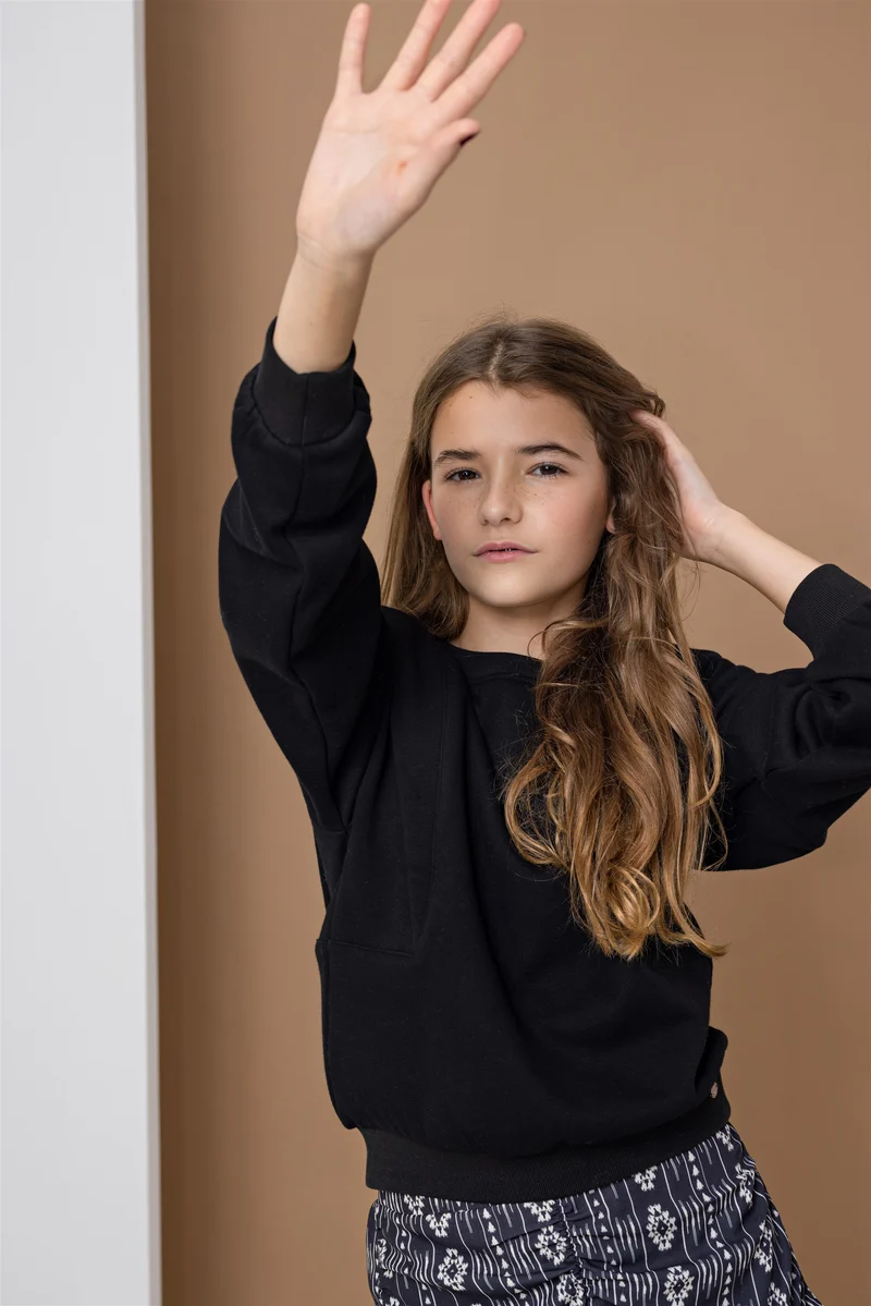 Kolly Zachte Sweater Fancy Schouders Zwart