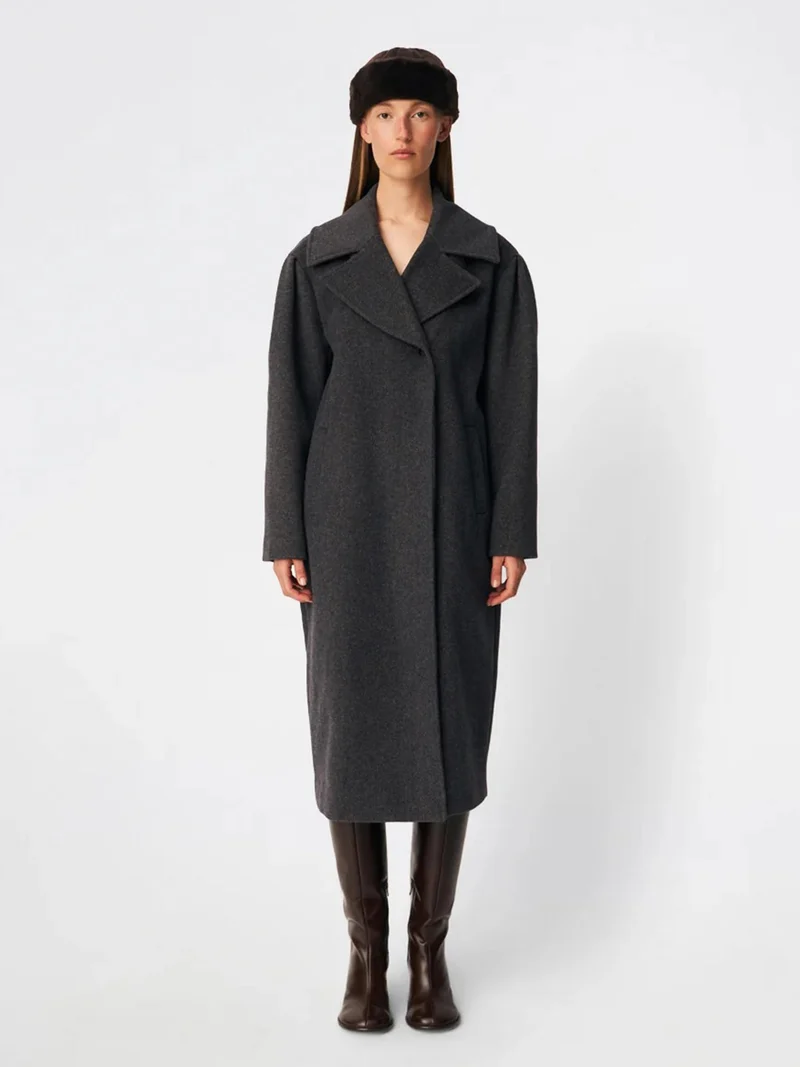 Donkerblauwe wollen trenchcoat cyllemd