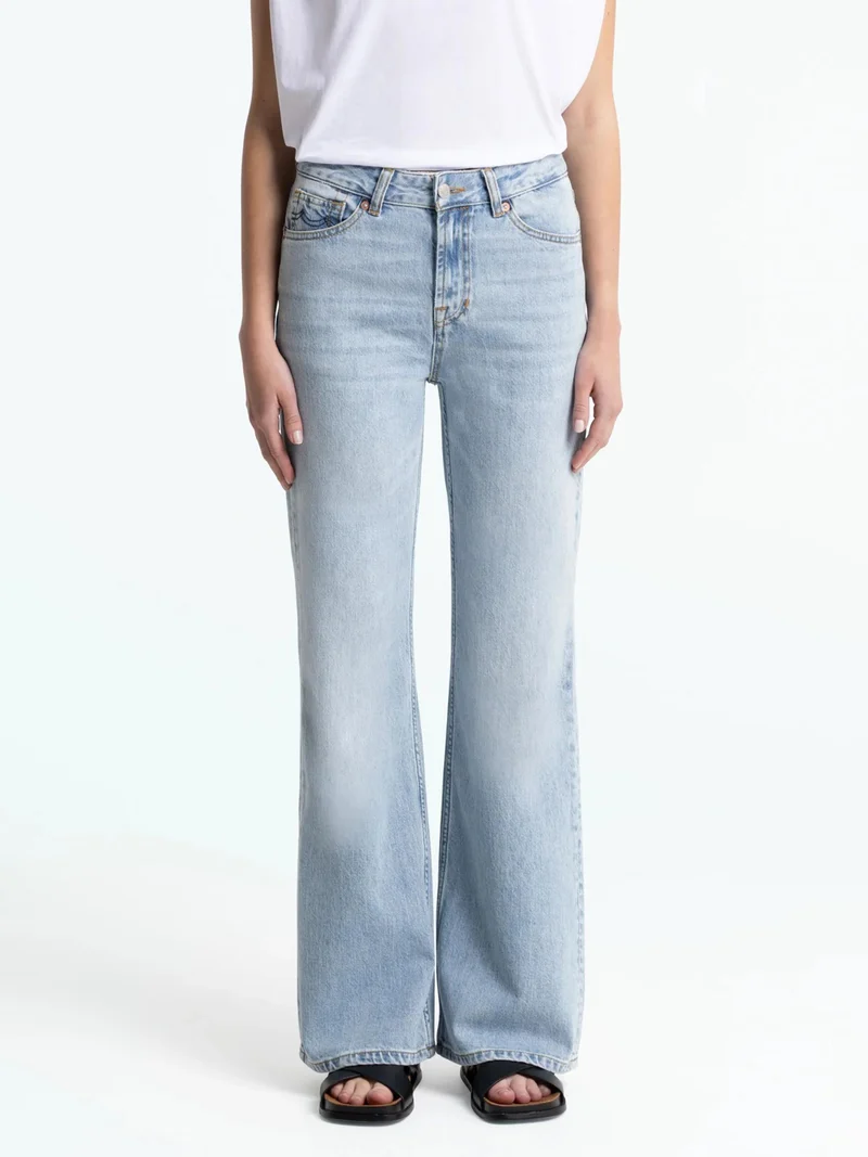 Licht blauwe flared jeans kukiko