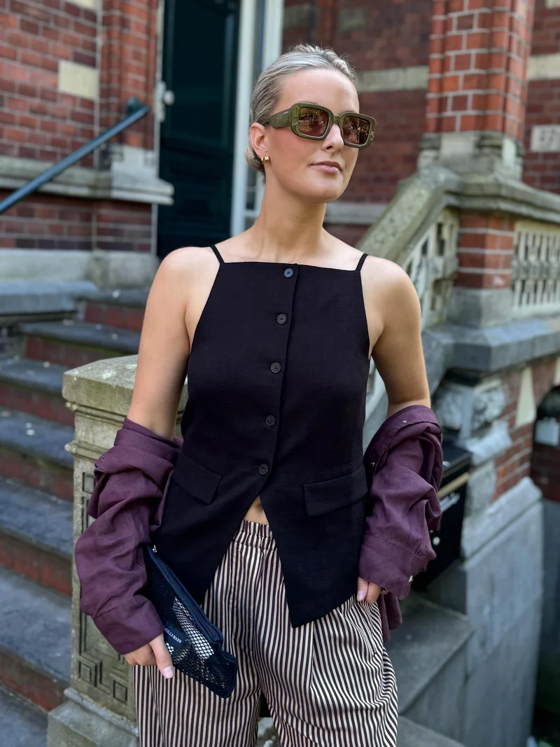 Zwart getailleerd gilet viola