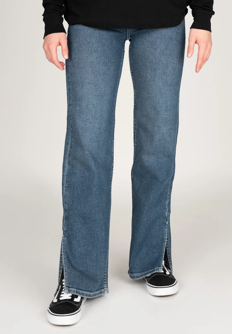 Moxy Straight Shoe Cut