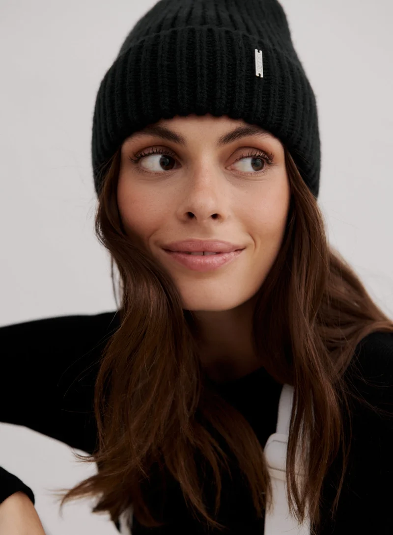 Black Chunky Beanie