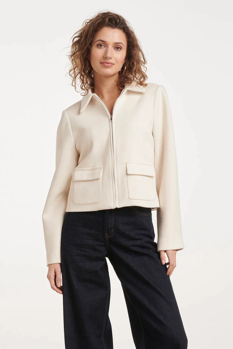Off White Kleurig Kort Jack Met Ritssluiting En Opgestikte Zakken | Off White