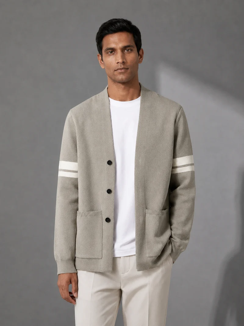 Heren Vest met V-hals en Streepdetail op de Mouwen | Knoopsluiting