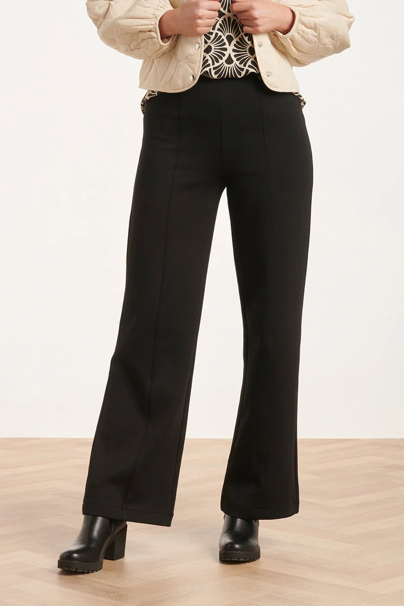 24590 Stretchy E Flared Broek | Black
