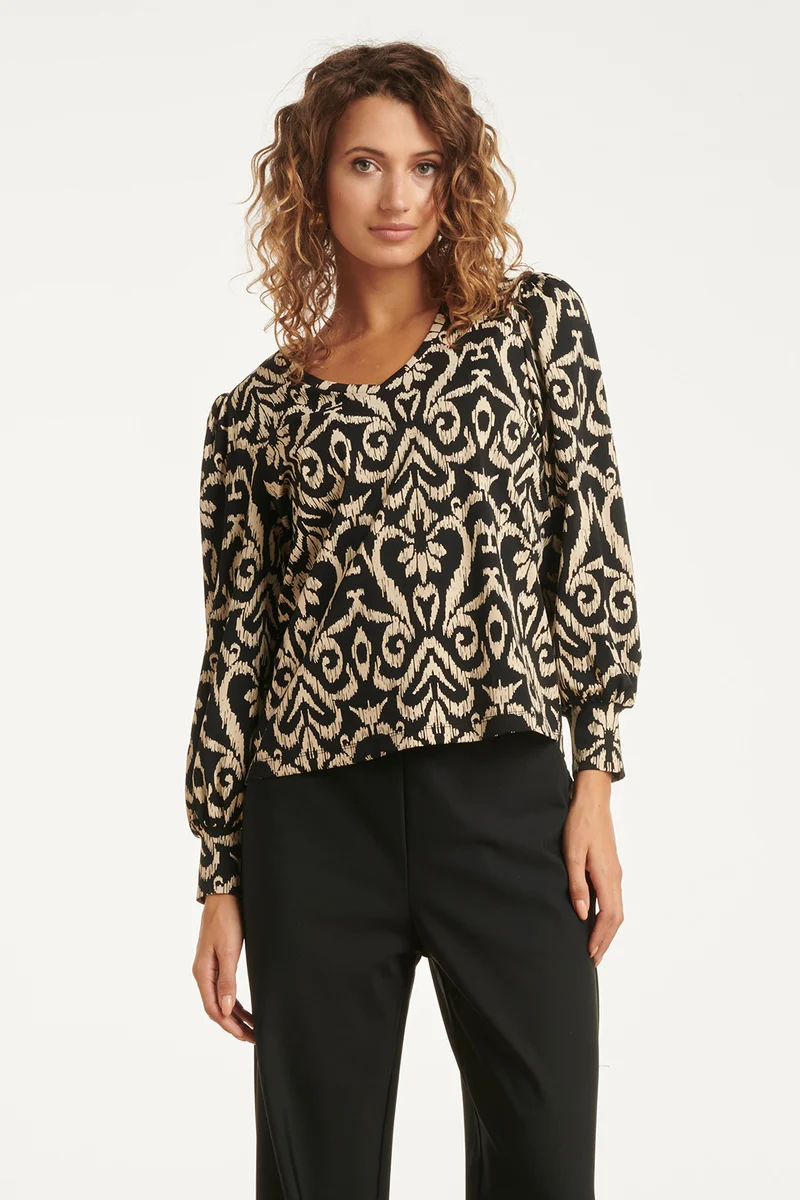 25813 – Travel Top Met Aztec-Print | Black - Sand