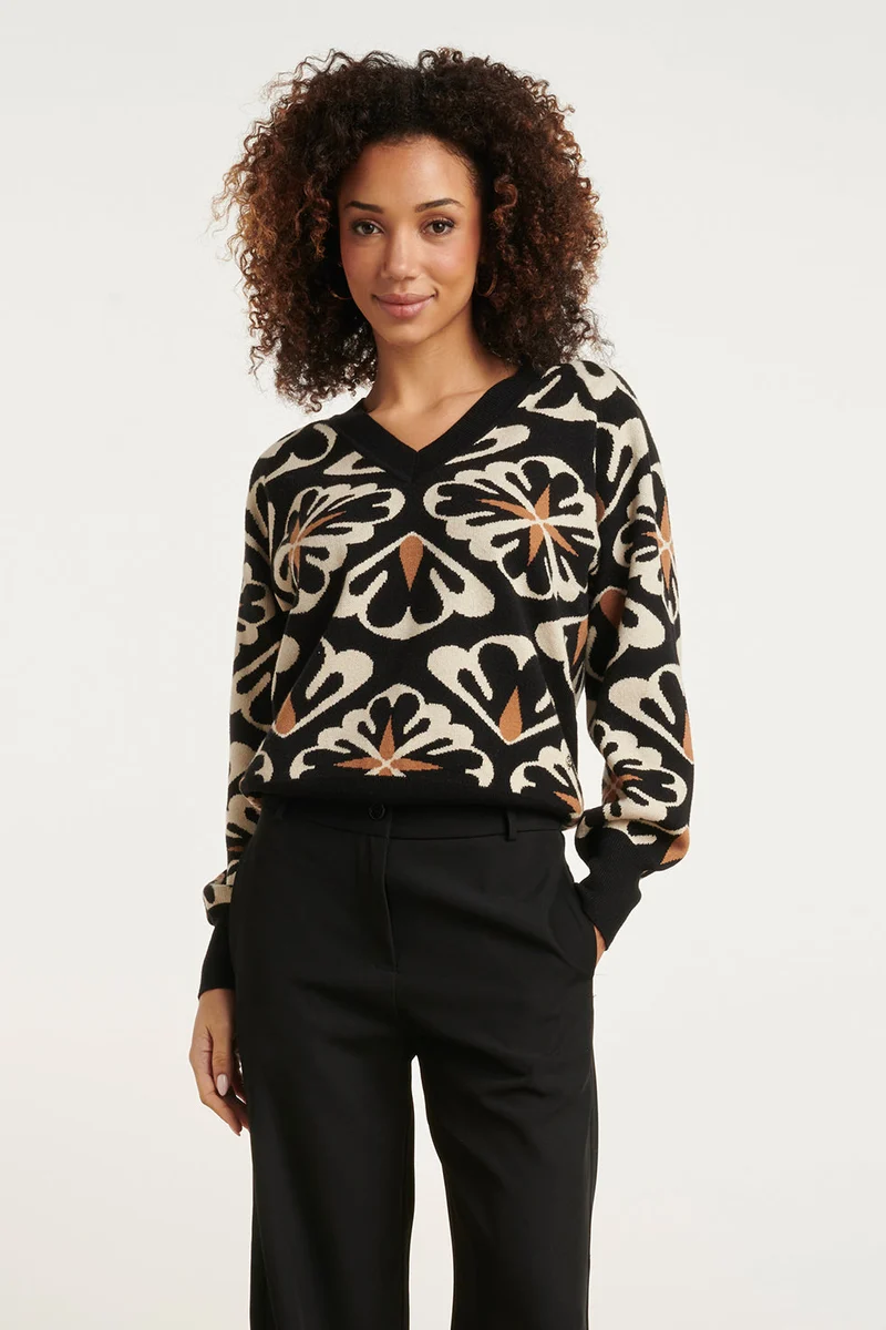 24777 E Oversized Trui Met Grafische Bloemenprint | Black - Sand
