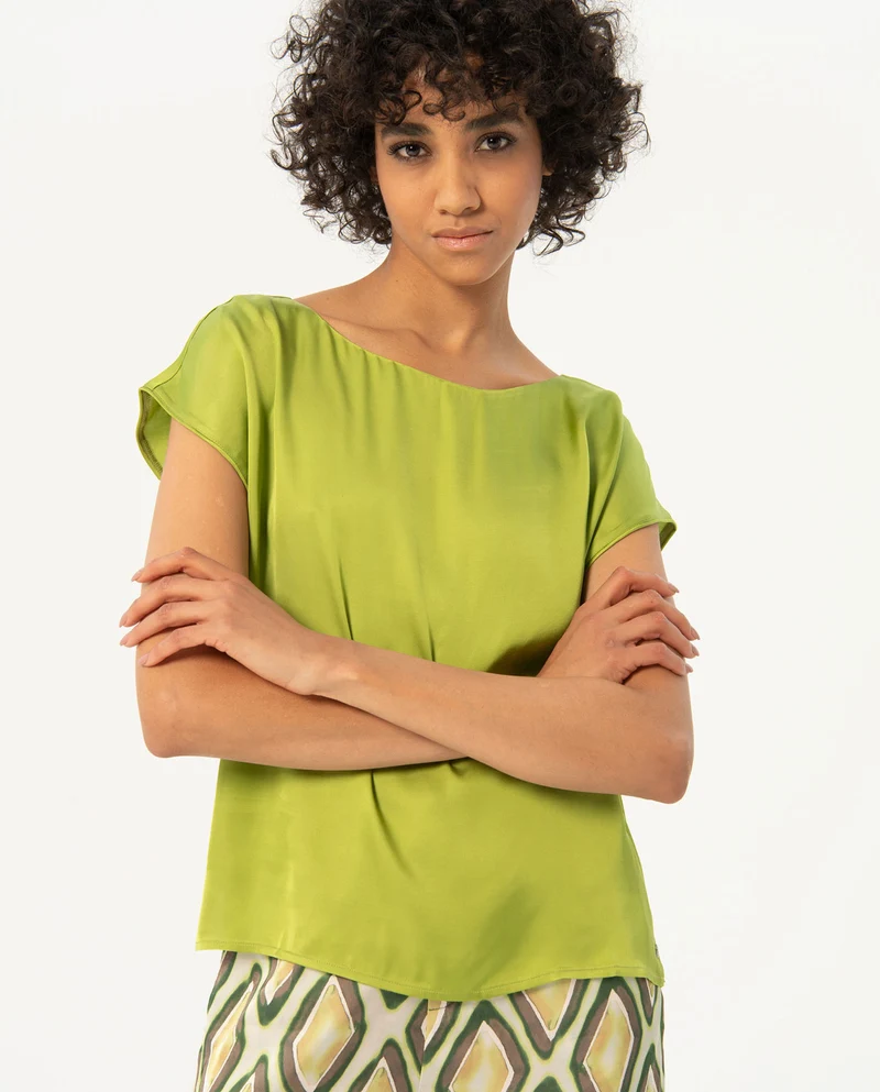 Surkana wide blouse with boat neck and short sleeves green
