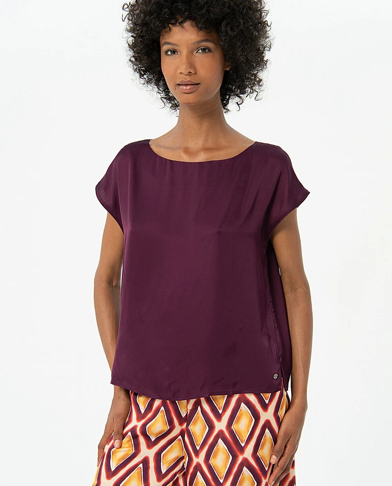 Surkana wide blouse with boat neck and short sleeves maroon