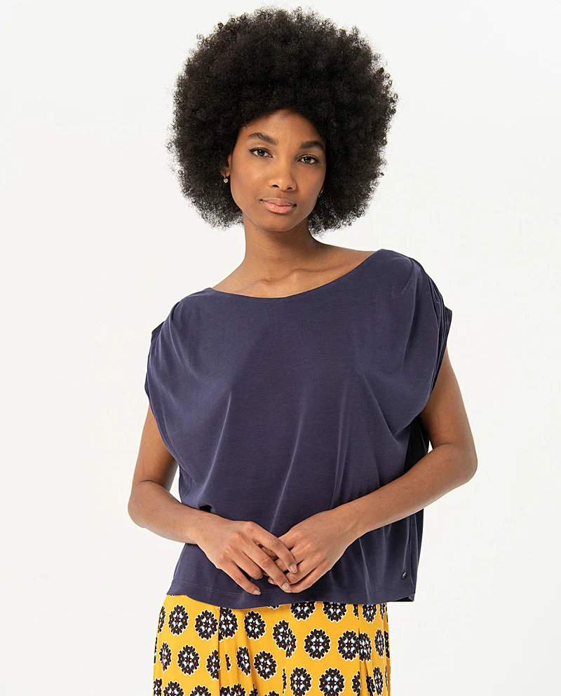 Surkana t-shirt with wide neckline and pleats on shoulders navy blue