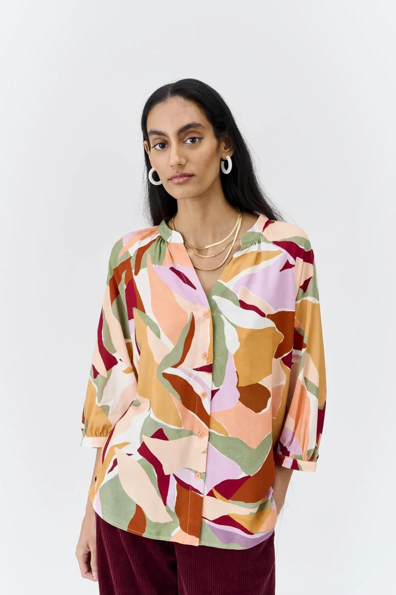 UVR Berlin FE blouse Tilaraina 241 colorful flower print