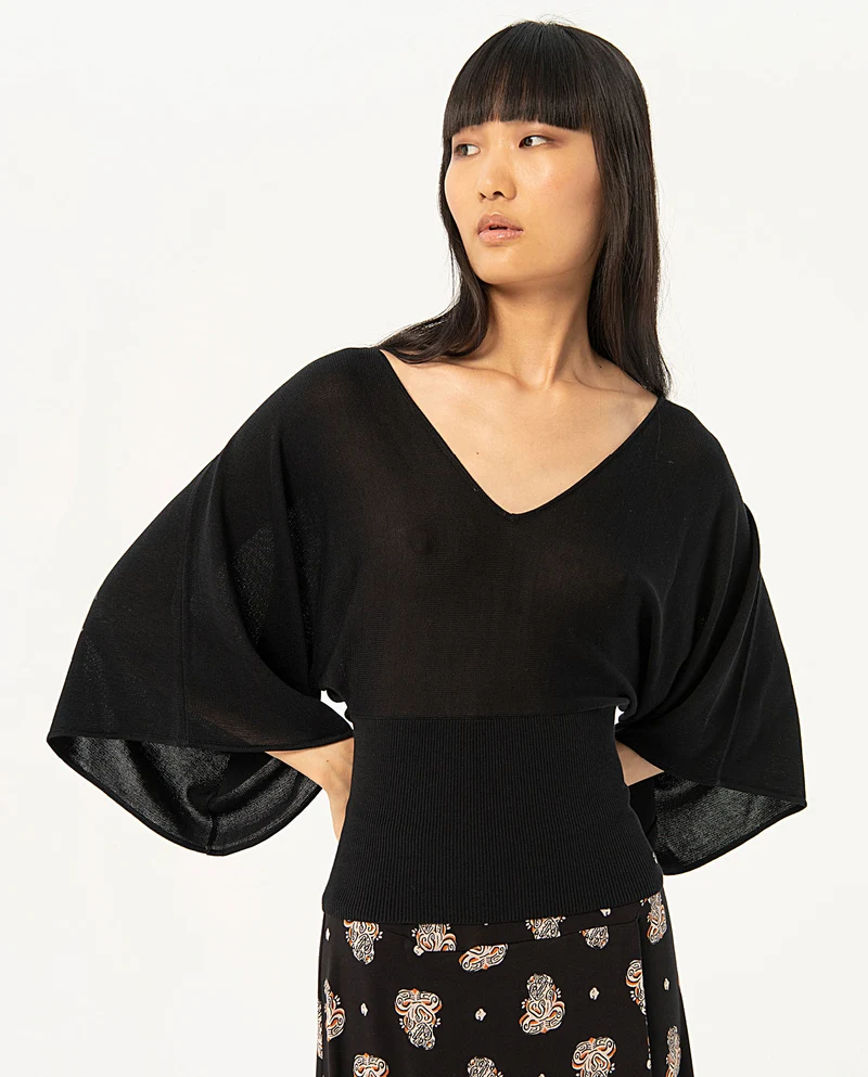 Surkana V-neck jumper kimono sleeves black
