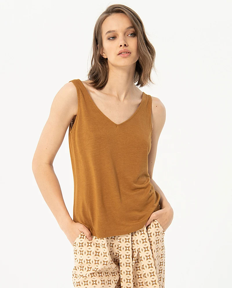 Surkana V-neck strapless top front and back camel