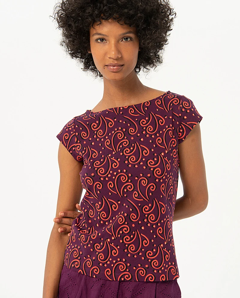 Surkana wide t-shirt with short sleeves and wide collar maroon