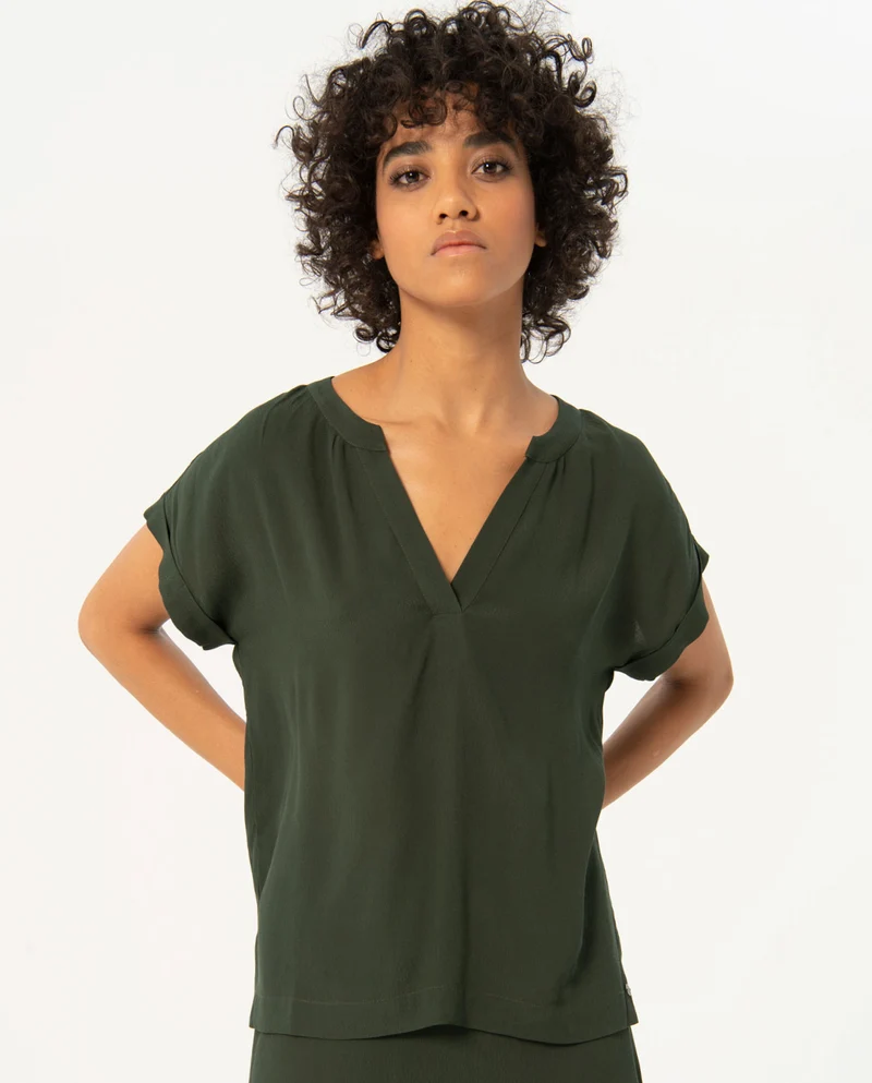 Surkana sleeveless blouse with open plancket khaki
