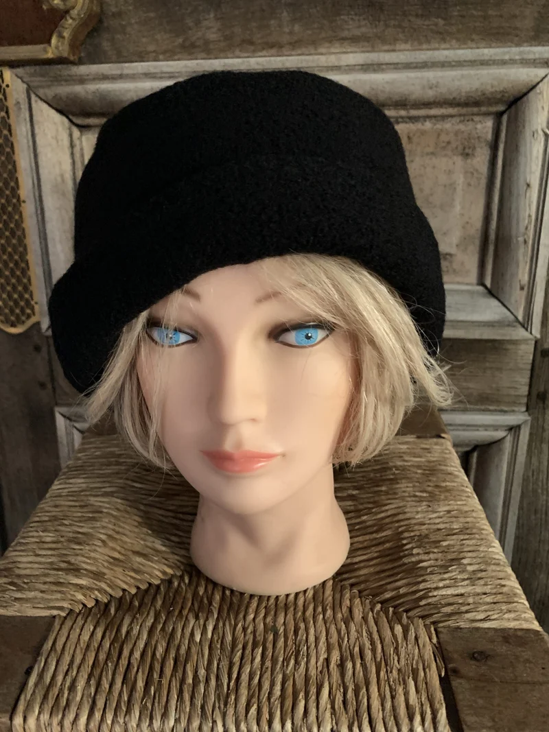 Aino Hat Vibo 999 zwart