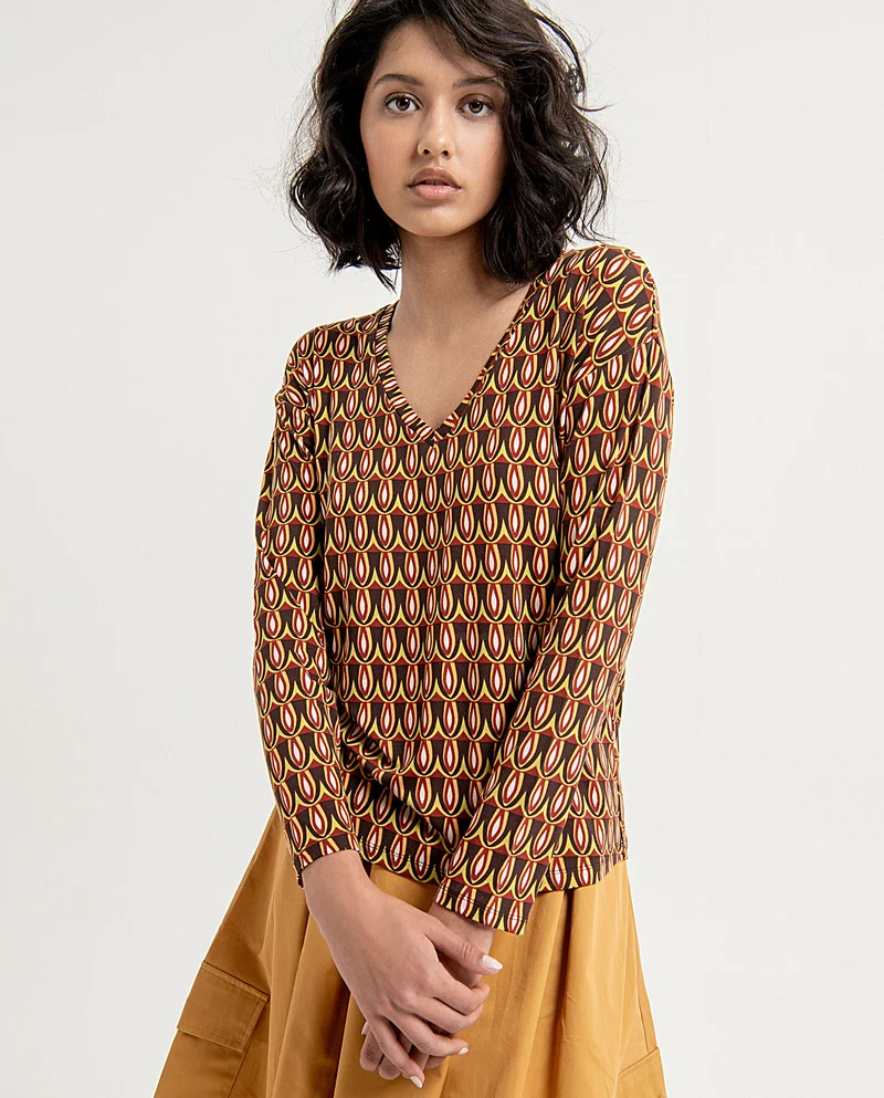 Surkana oversize t-shirt with v-neckline brown