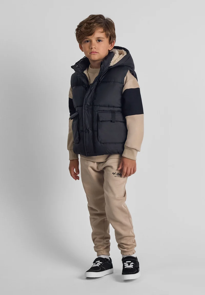 Boys' padded gilet in black