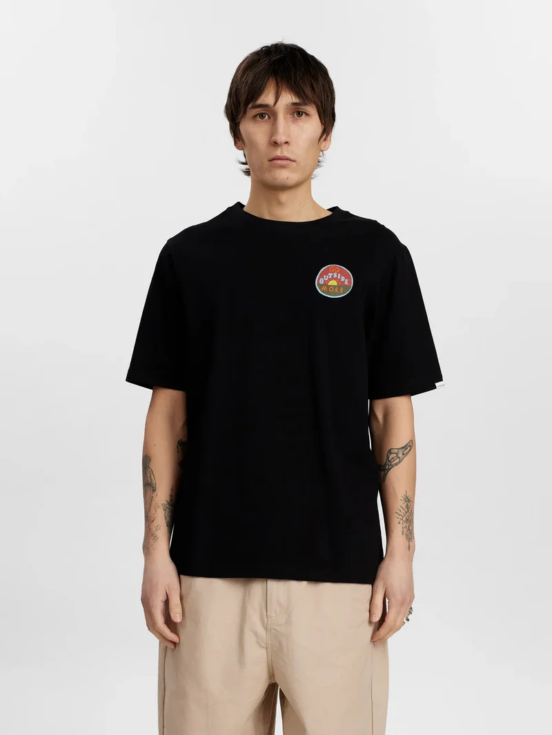 Anerkjendt akkikki go outside more s/s tee caviar