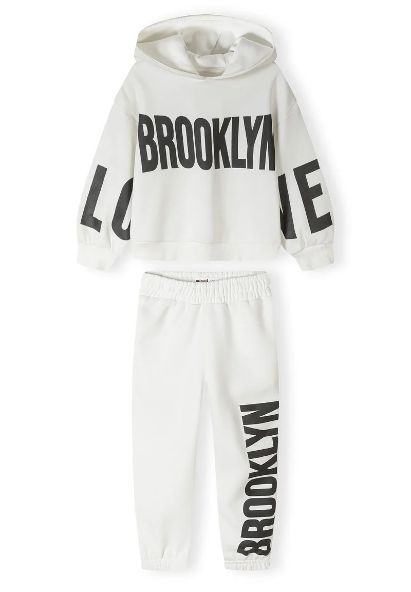 Girls' hoodie and joggers set in white