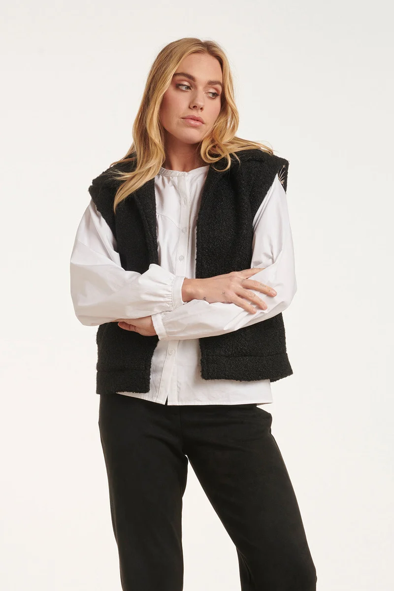 24554 Open Bouclé Gilet | Black