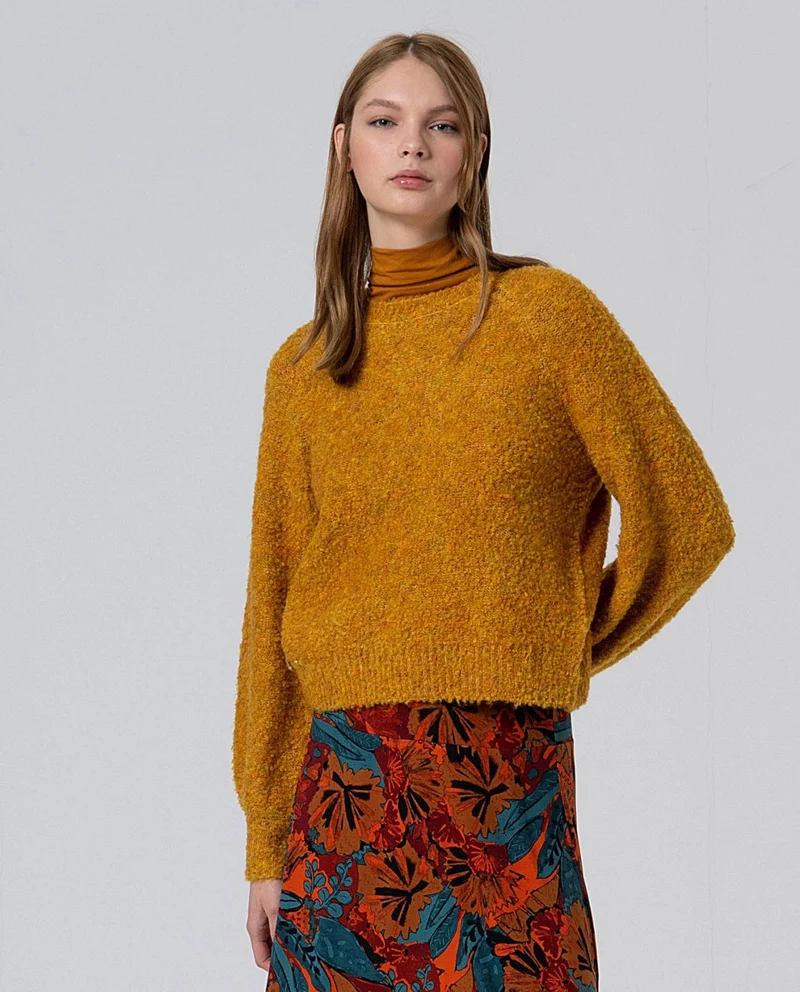 Surkana round-neck sweater with puffed raglan sleeves mustard