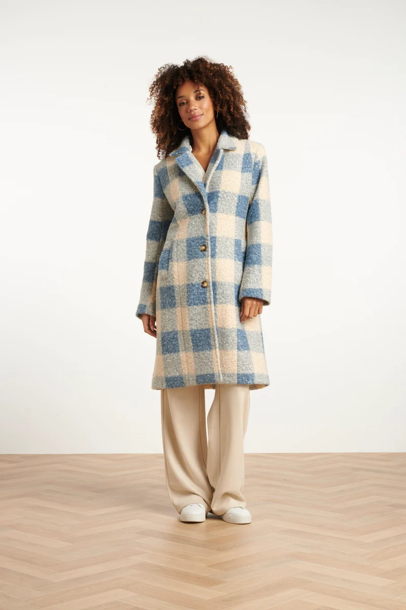25546 Bouclé Ruitjesjas | Light Blue - Off White