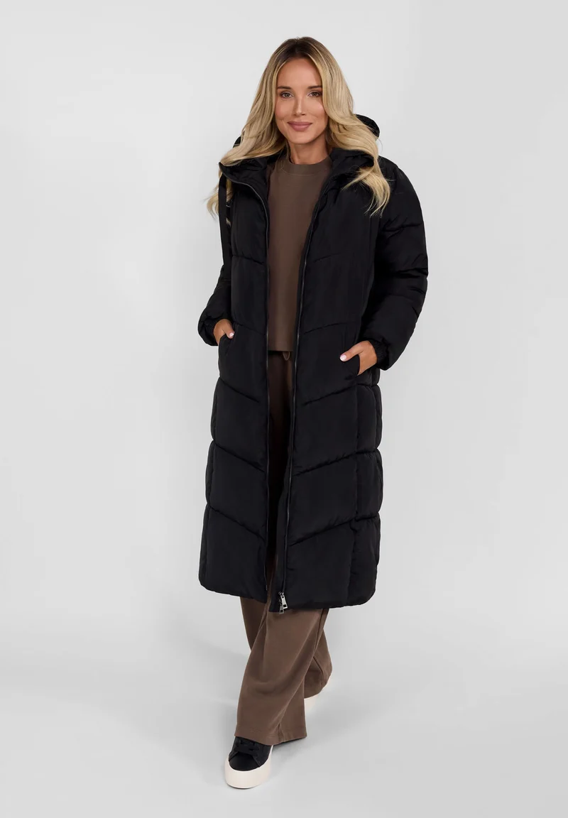Women's long puffer coat in black