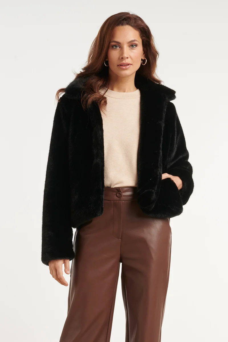 Korte Faux Fur Jas Met Kraag | Black