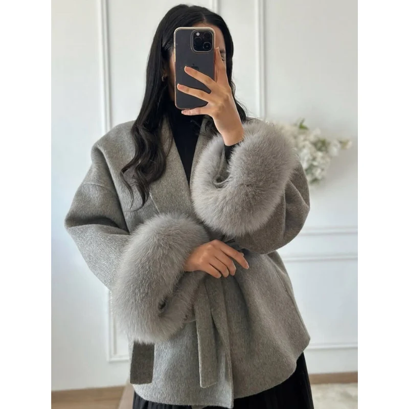 Dames Wool Coat MarvelleFaux – Kort, Belted & Luxe Faux Fur Detail