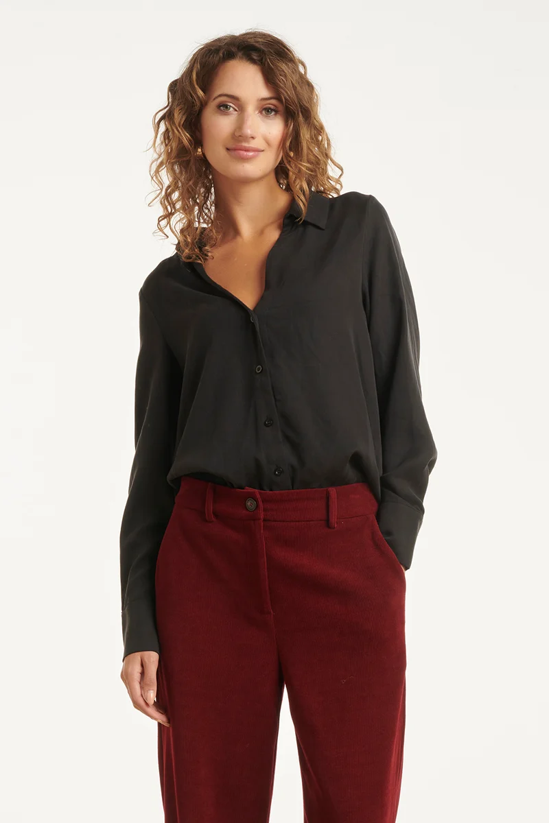 25613 Doorknoopshirt Met V Hals & Kraag | Black