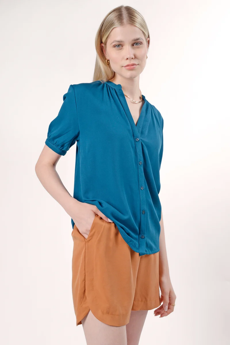 Blauwe blouse | UVR Berlin FE Bettaina