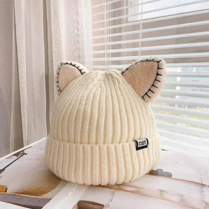 Kattenoor Wintermuts CosyCharm – Zachte gebreide muts voor dames met speelse uitstraling