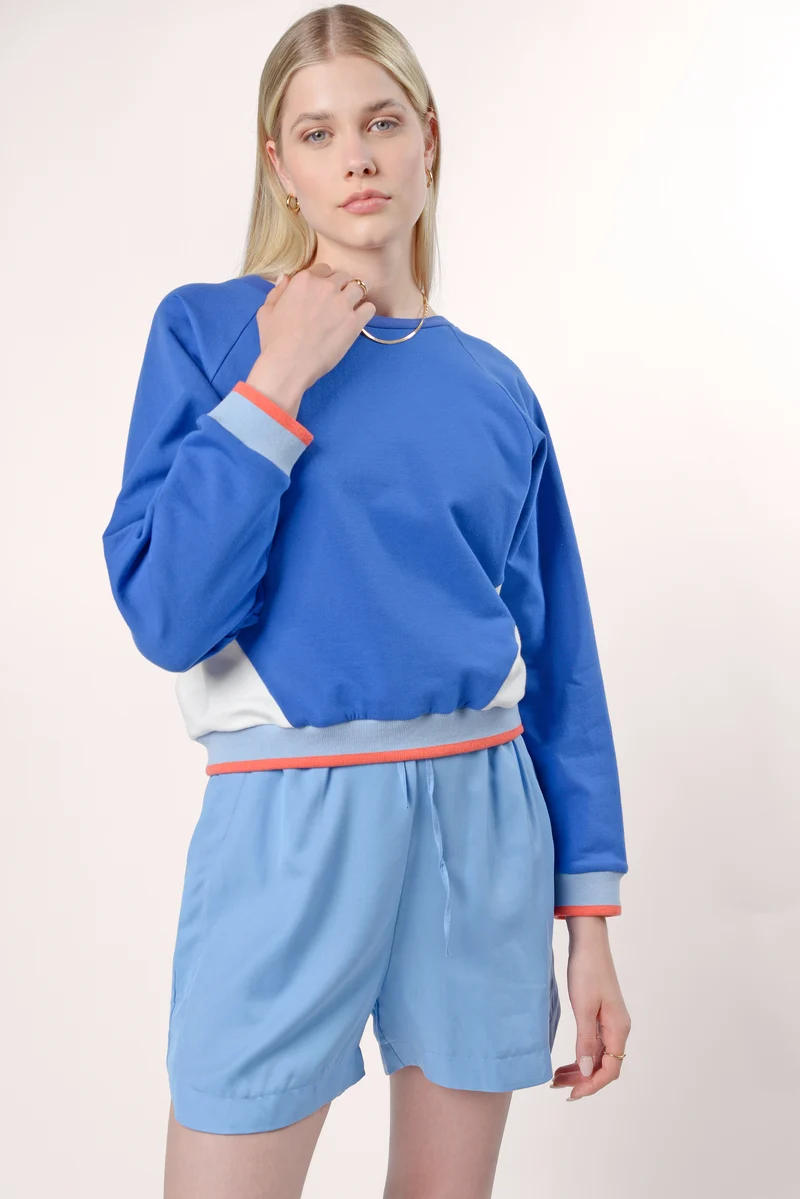 Blauwe sweater met witte vlakken | UVR Berlin FE renjaina