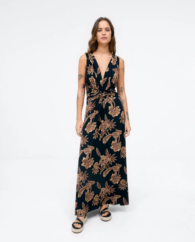 Surkana long dress with V- neck and draping on the chest black