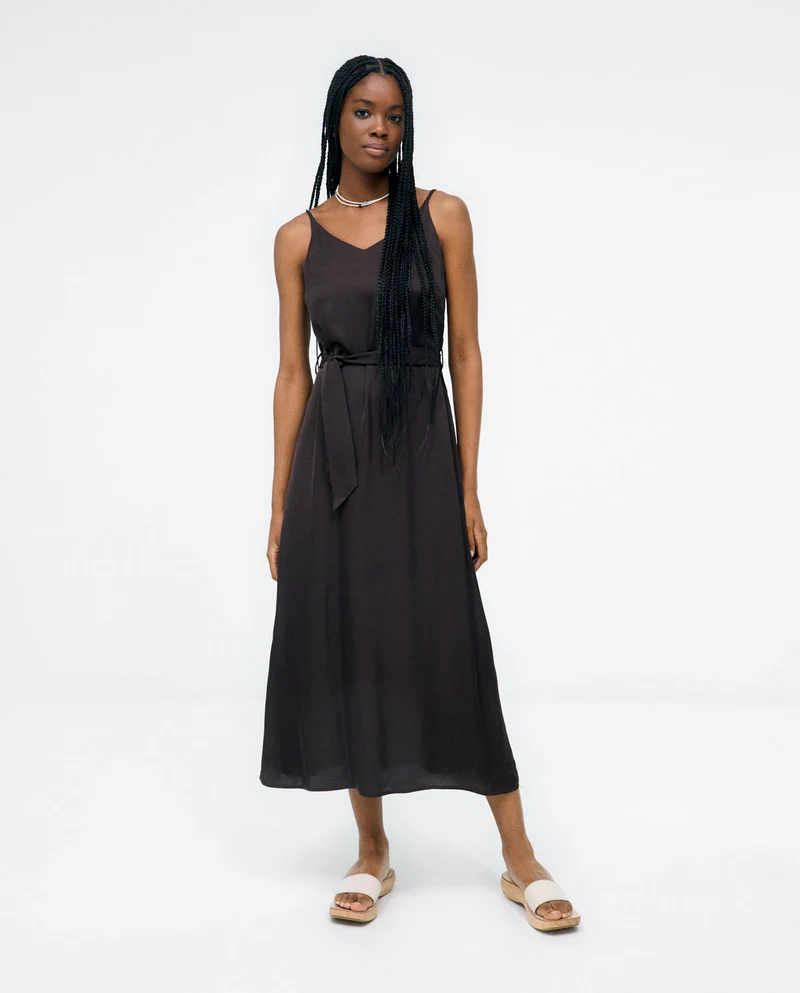 Surkana long dress with straps and belt brown