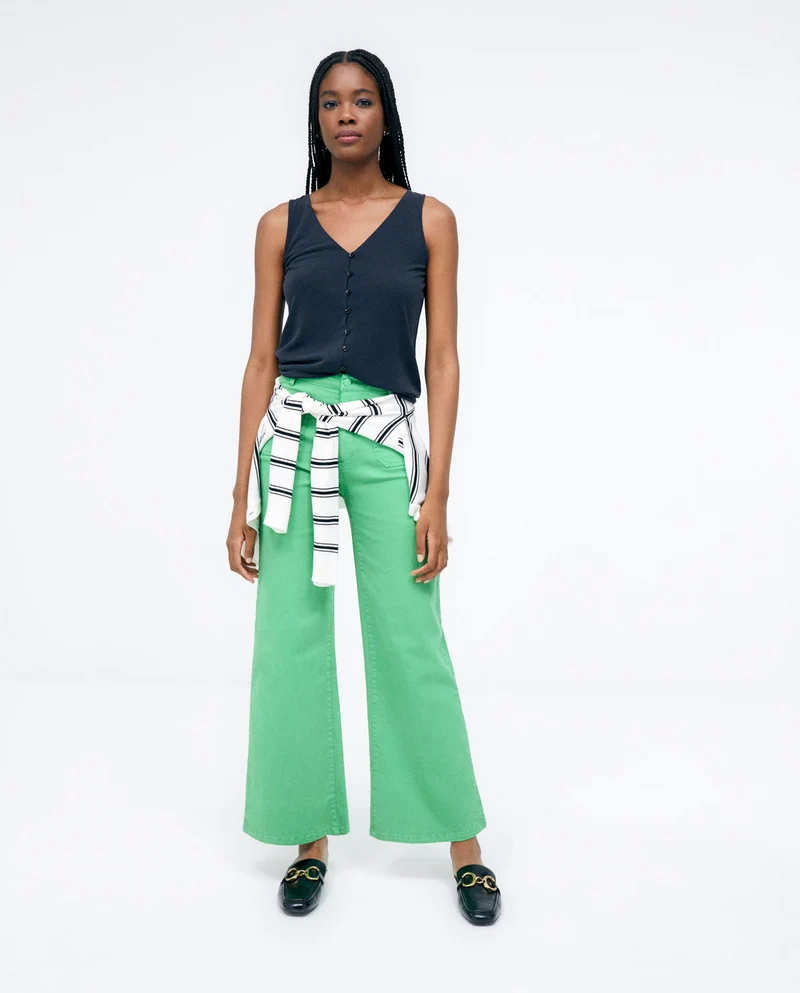 Surkana V-neck top with straps and buttons black