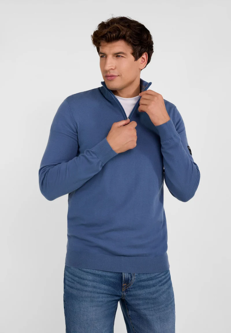 Men's quarter zip jumper in blue