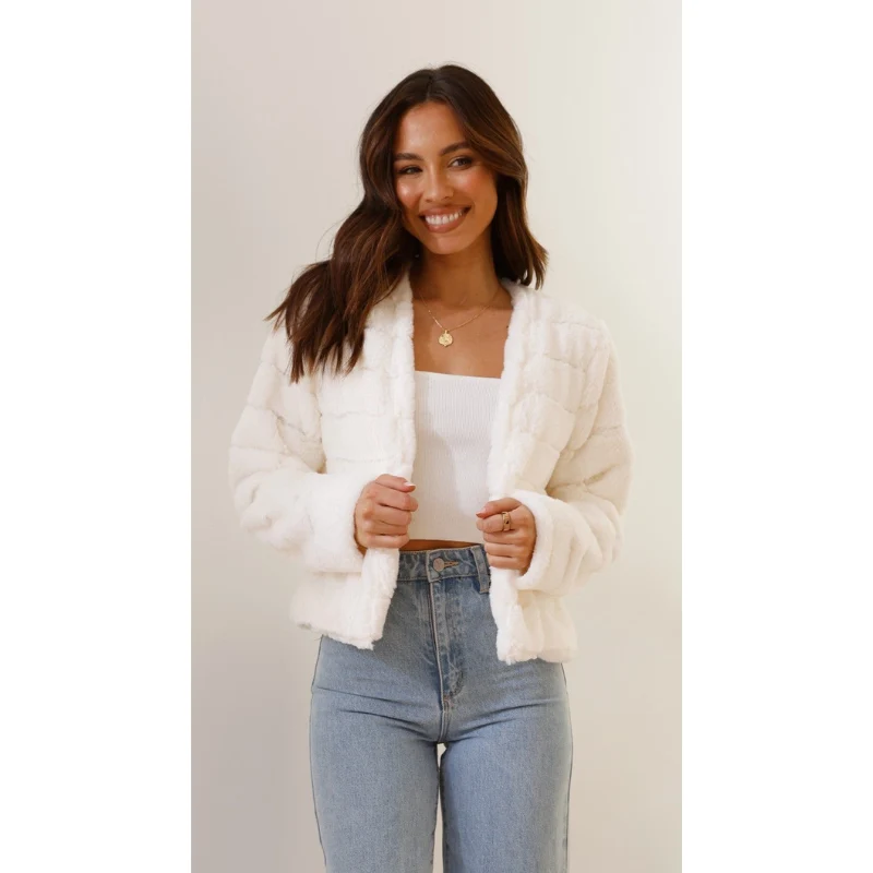 Luxe Cropped Damesjas van Imitatiebont – Modern & Chic