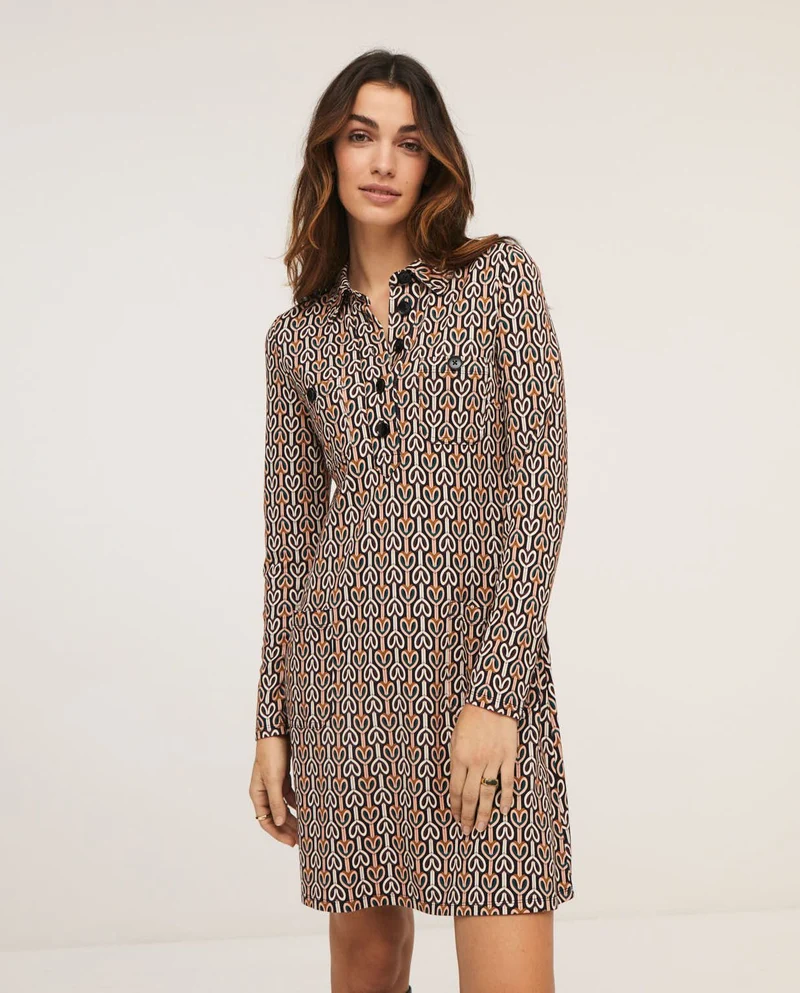 Kort jurkje met grafische print | met Surkana dress with shirt collar and patch pockets black