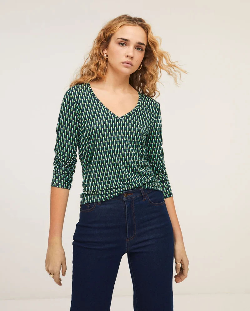 Top met V-hals | Surkana T-shirt with V-neck in stretchy fabric blue