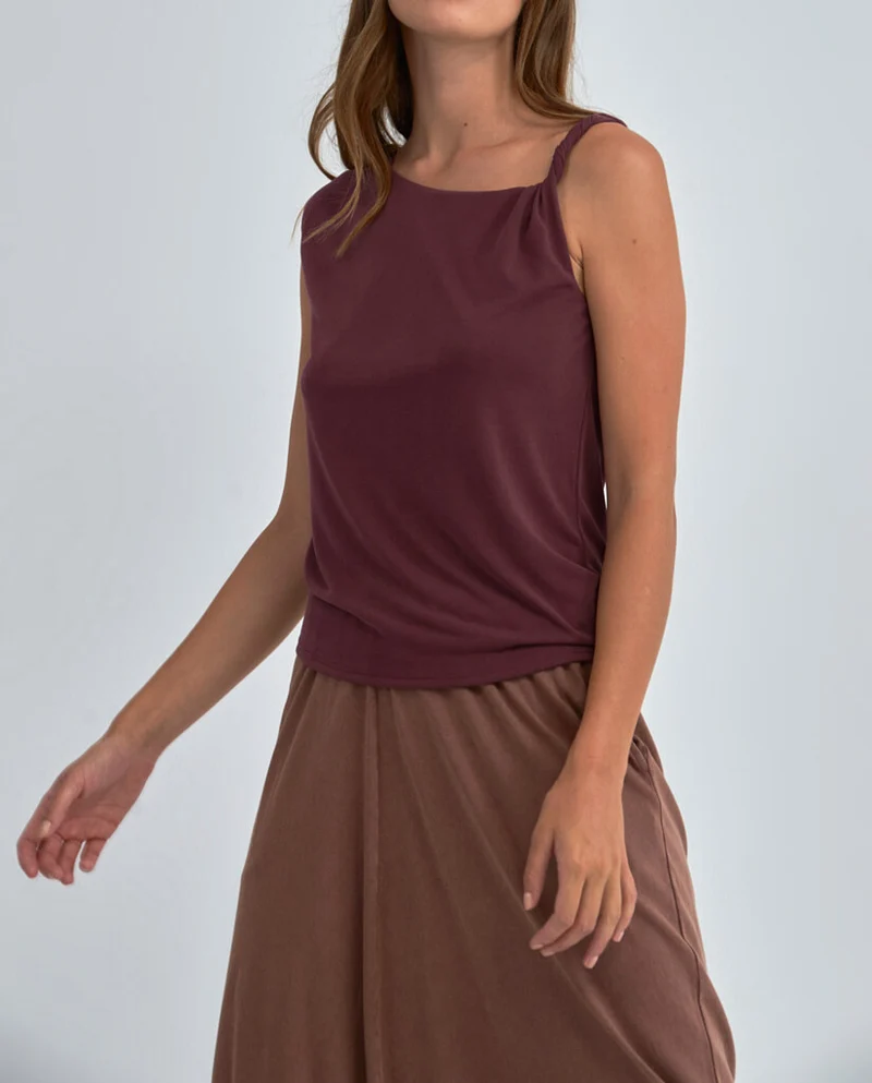 A-symmetrische top | Surkana asymmetric top with twisted strap maroon