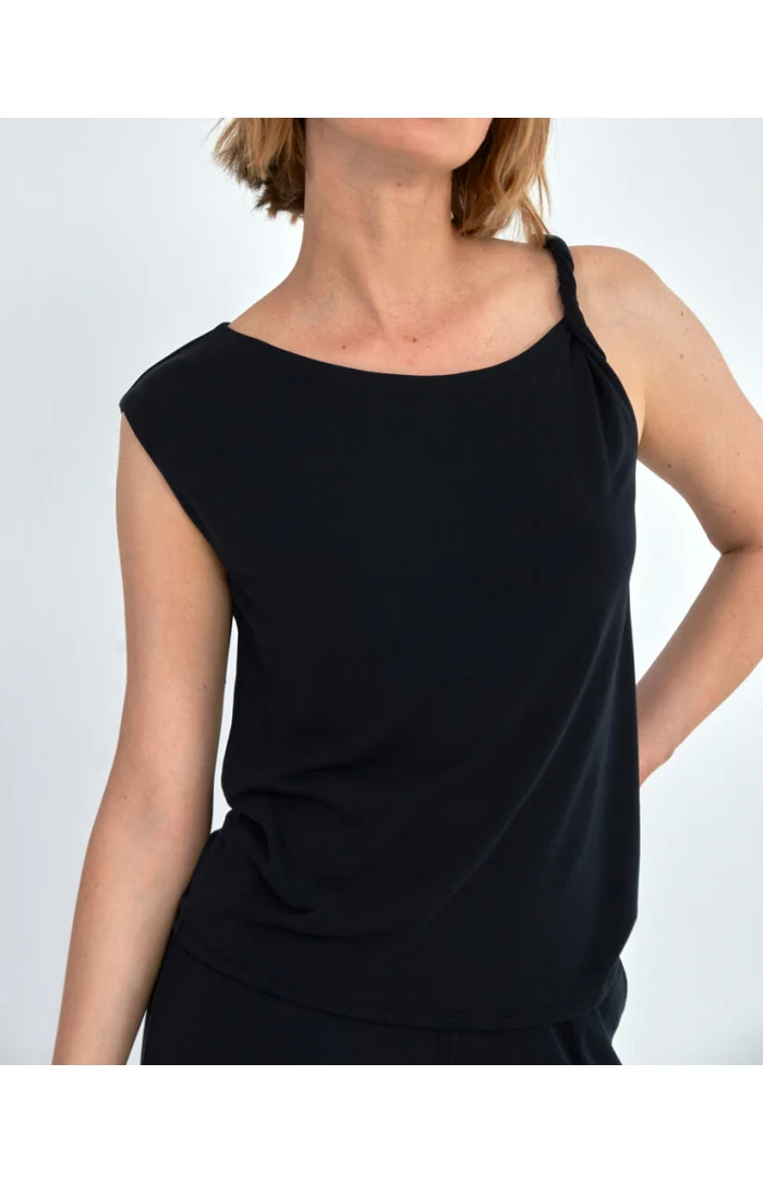 Zwarte A-symmetrische top | Surkana asymmetric top with twisted strap black