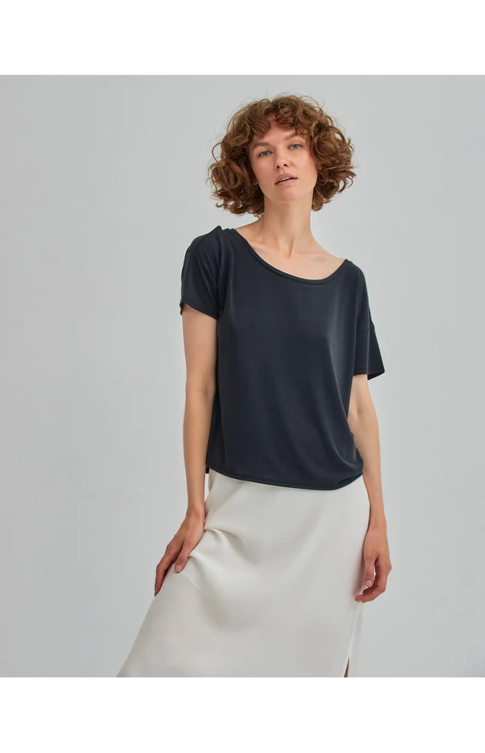 Zwarte losvallende top | Surkana loose fit boat neckline t-shirt black