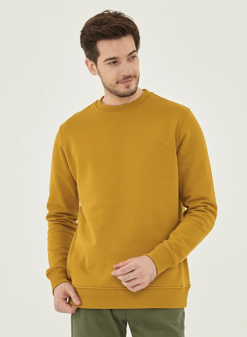 Gele herentrui met ronde hals | Organication men's sweatshirt tobacco