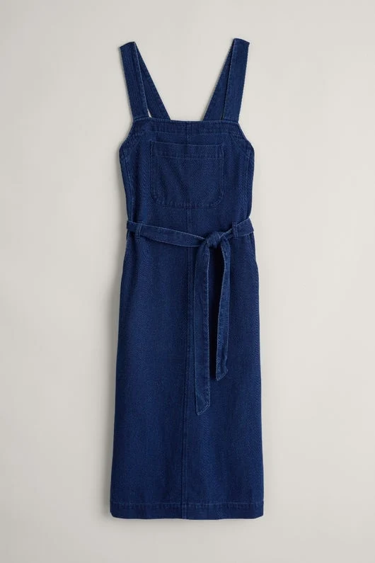Blauwe overgooi jurk | Seasalt Cornwall lantivet pinafore dress dark wash indigo