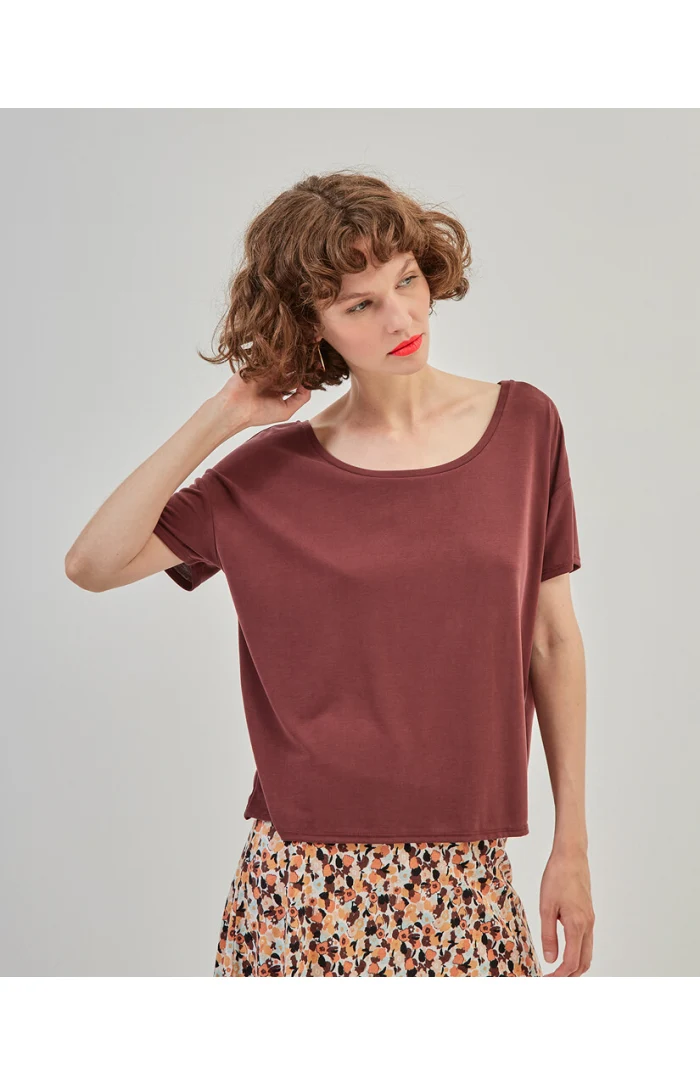 Bruine losvallende top | Surkana loose fit boat neckline t-shirt maroon